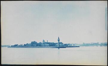 [Roosevelt Island from Astoria.]