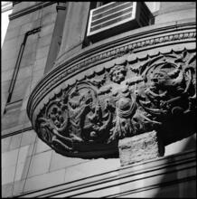 [Detail of ornament on building façade.]