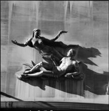 ["Venus of Manhattan" sculpture on the façade of 980 Madison Avenue.]