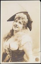 [Lillian Russell as Fiorella in "Les Brigands".]