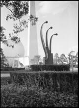 [Theme Center with the Trylon, Perisphere and Helicline, New York World's Fair.]