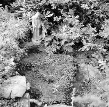 [Garden statue, New York World's Fair.]