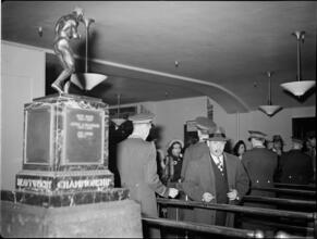 Madison Square Garden - Fight Night [People entering Madison Square Garden.]