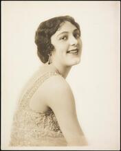 [Unidentified performer.]