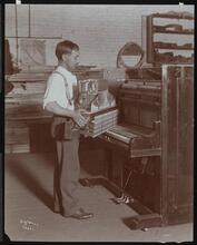 Pianos, Hardman Peck.
