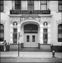 [Entrance to the Stuyvesant Polyclinic, 137 Second Avenue.]