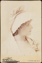 [Lillian Russell as the title role in "Patience".]