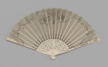Folding fan of white gauze leaf and carved ivory portrait of George Washington
