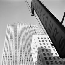 [Lloyd Wallpapers sign and Rockefeller Center.]
