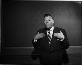 [Jack Carson in "Of Thee I Sing".]