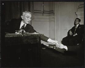 He Sells Success - Dale Carnegie [Dale Carnegie teaching a public speaking class.]