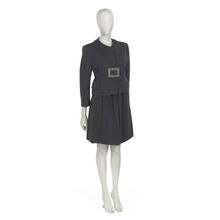 Suit of grey knitted wool with belt