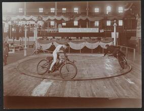 Bicyclists, Dare Devil Schreyer.