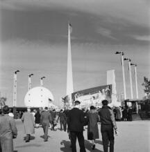[Perisphere and Trylon at the New York World's Fair.]