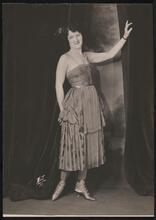 [Unidentified performer.]