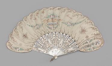 Brisé fan of hand-painted cream silk petal blades
