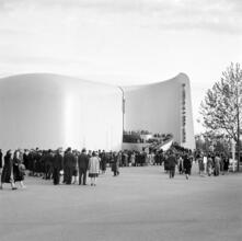 [People waiting in line for the Futurama ride at General Motors Highways and Horizons pavilion, New York World's Fair.]