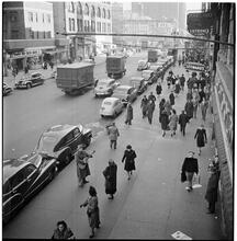 Burl Ives [Burl Ives performing in the street.]
