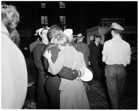 Penn Station [Sailors returning home from World War II.]