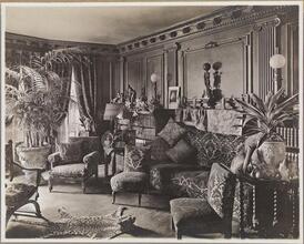 [Living room in the home of Mr. and Mrs. Otto Loengard, 21 West 68th Street.]