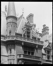52nd Street and 5th Avenue, N.W. corner. W.K. Vanderbilt residence, detail.