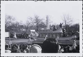[Thanksgiving Day Parade.]