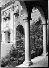 270 Park Avenue [building]. Loggia columns.