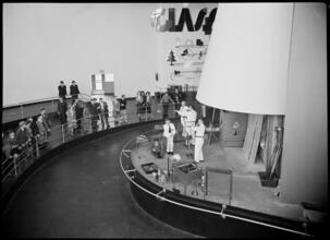 [Glass Inc. exhibit, New York World's Fair.]