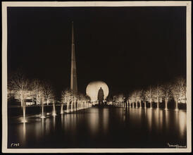 [Trylon, Perisphere and George Washington statue at the 1939 New York World's Fair.]