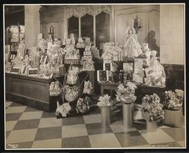 Schrafft's, 386 Fulton Street, B'klyn, Interior, Candy Counter & Boxes and Dolls.