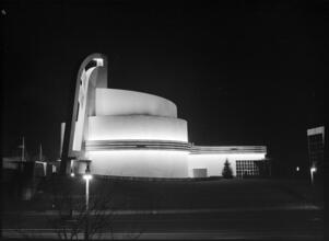 [Night view of the Electrical Products building, New York World's Fair.]