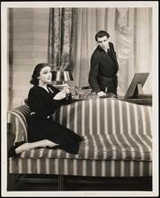 [Katharine Cornell as Linda Easterbrook (Linda Paige) and Laurence Olivier as Gaylord Easterbrook in "No Time for Comedy".]