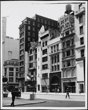 [Looking south on Fifth Avenue between 46th and 47th Streets.]