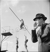 Circus [Trapeze artists.]
