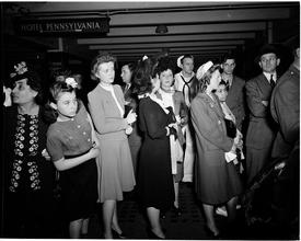 Penn Station [People waiting for soldiers' return from World War II.]