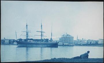 [Roosevelt Island from Queens.]
