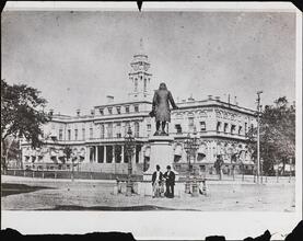 [City Hall & Franklin Statue.]