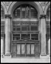 East 36th Street. Russek Store, 5th Avenue, 36th Street entrance.