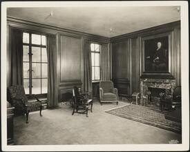 West 34th Street and Broadway. Office of R. H. Macy
