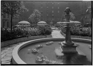 277 Park Avenue [Building]. Fountain, horizontal.