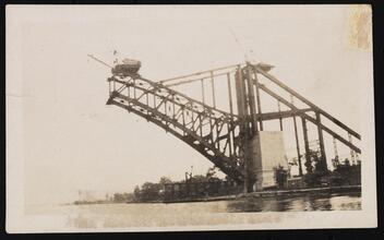 [Hell Gate Bridge under construction.]