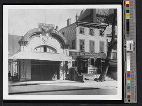 [East side of 5th Ave and 44th Street.]