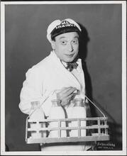 [Menasha Skulnik as a milkman.]