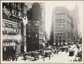 [Park Row, World Building board announces sinking of Maine.]