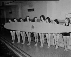 Holm, Eleanor- World's Fair N.Y. Swimming Pool [Eleanor Holm and students.]