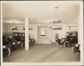 Automobiles, Glidden Motor & Supply Co., Automobile Showroom.