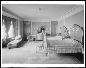 8 East 79th Street. H.  Schniewind Residence, main bedroom, solarium.