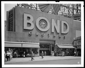 1530 Broadway. Bond Clothing Store, detail main entrance.