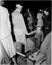 Penn Station [Soldier reuniting with his family.]