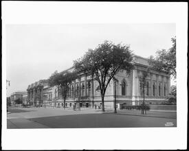 5th Avenue and 82nd Street. Metropolitan Museum of Art, general view from north.